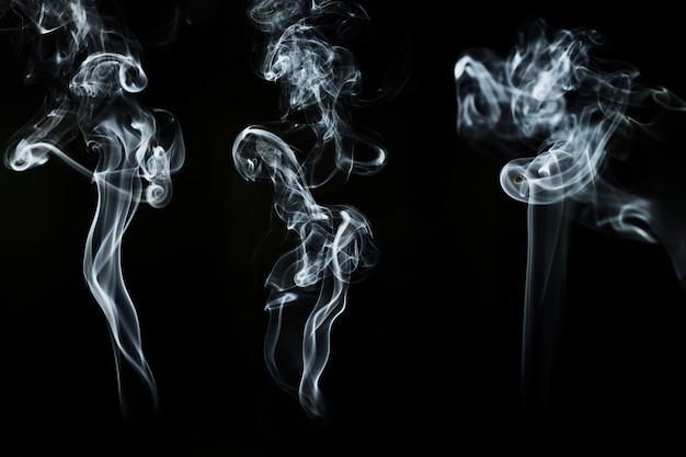 Drie silhouetten van rook in beweging