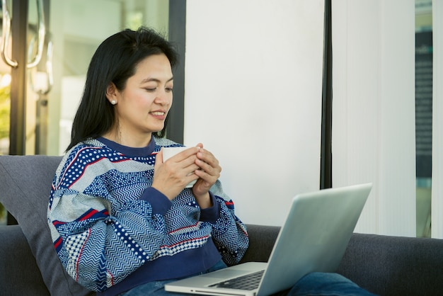 Drinken bank werk kamer vrouw