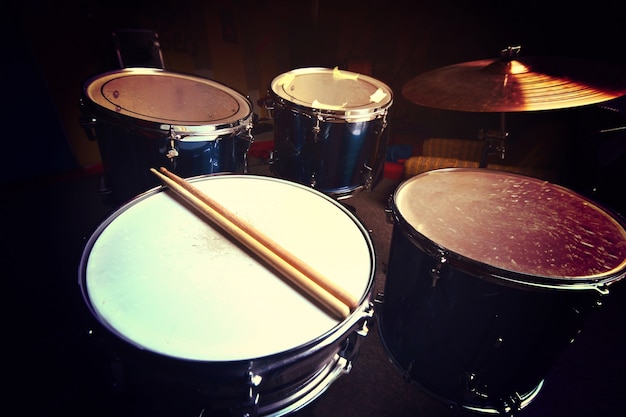 Drums en drumsticks.