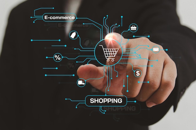 E-commerce online winkelen digitale marketing internet technologie bedrijfsconcept op virtueel scherm.