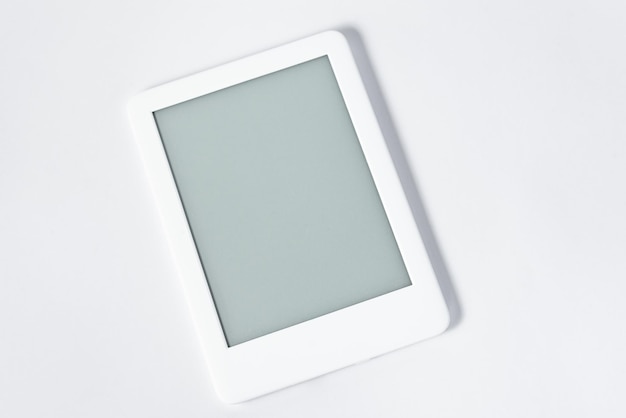 Gratis foto ebook reader over geïsoleerde witte achtergrond