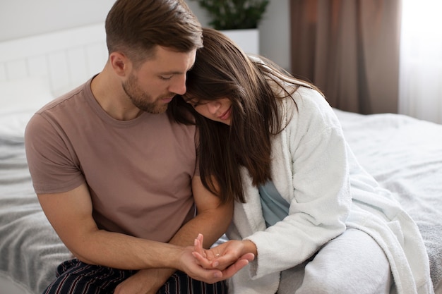 Echtpaar met persoon die lijdt aan soa