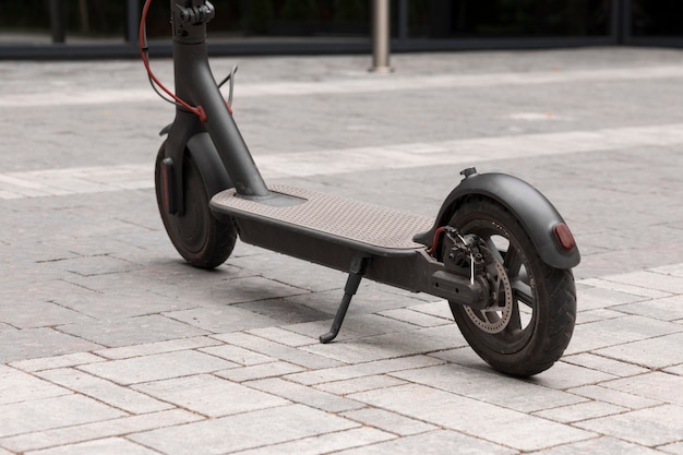 Een elektrische scooter op straat