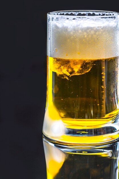 Een glas koude bier macrofotografie