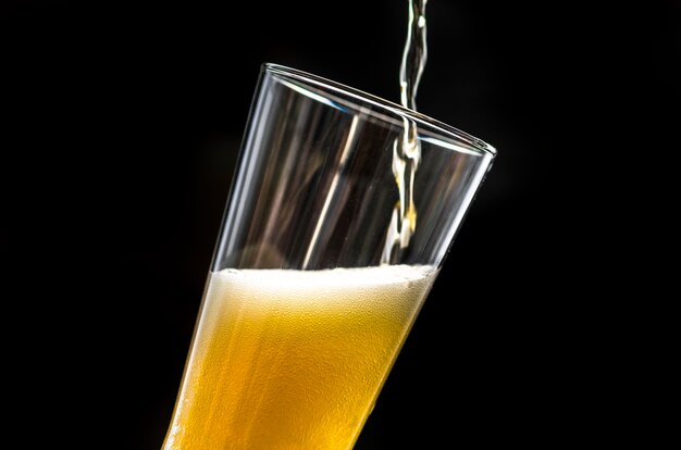 Een glas koude bier macrofotografie