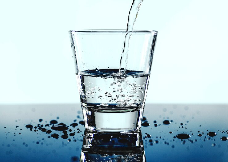 Gratis Foto een glas water macroschot