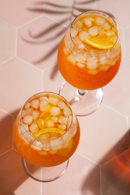 Gratis foto een heerlijke italiaanse cocktail, stilleven.