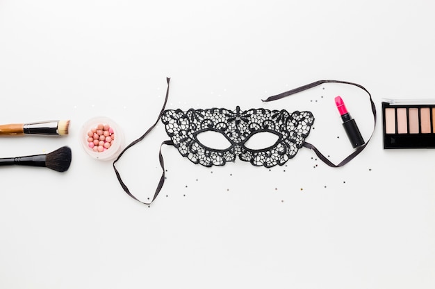 Elegant carnaval masker met make-up kit