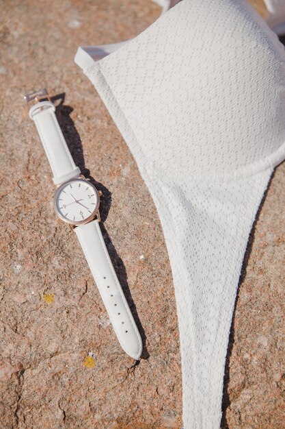 Elegant horloge en bikini