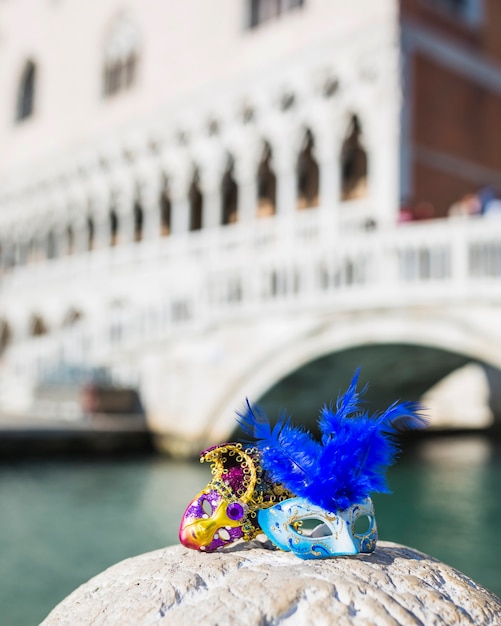 Gratis foto elegante venetiaanse carnaval-samenstelling