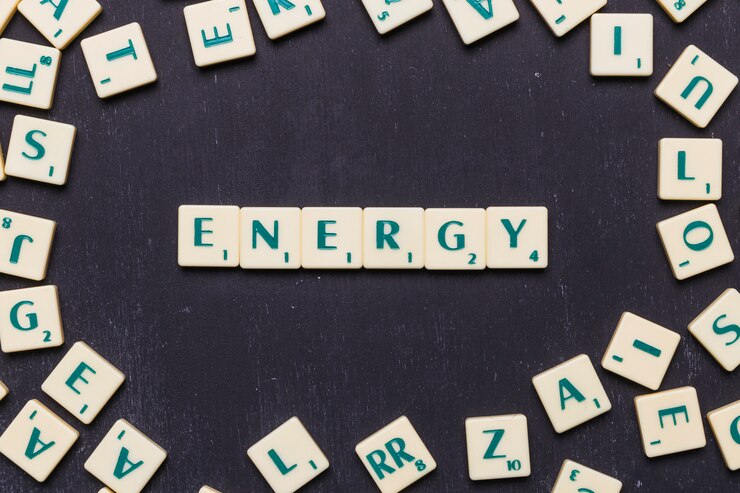 Gratis Foto energiewoord van scrabble spelbrieven die wordt gemaakt