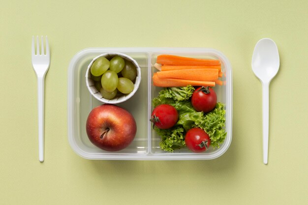 Eten lunchbox en bestek arrangement