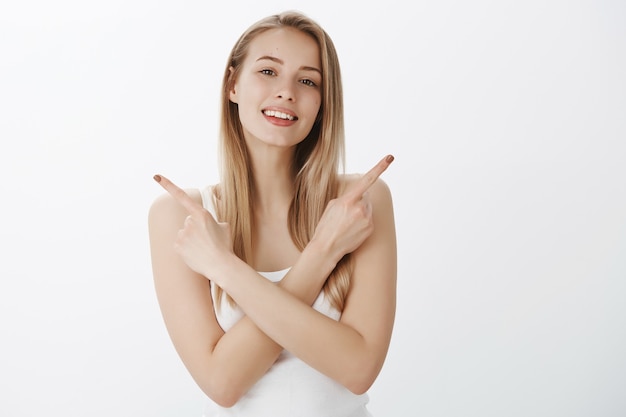 Expressief jong meisje met blond haar