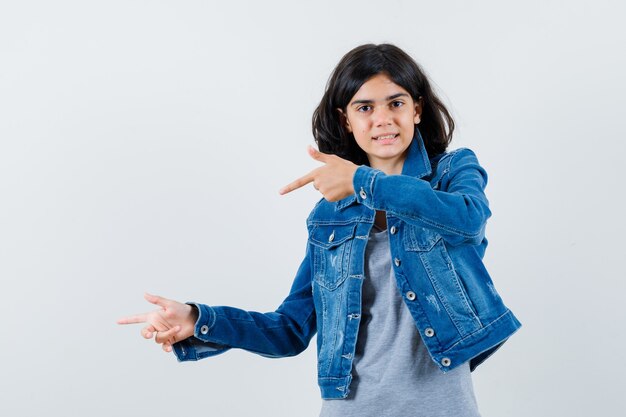 Expressief jong meisje poseren