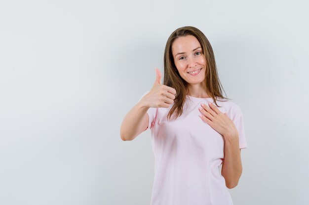 Expressief jong meisje poseren