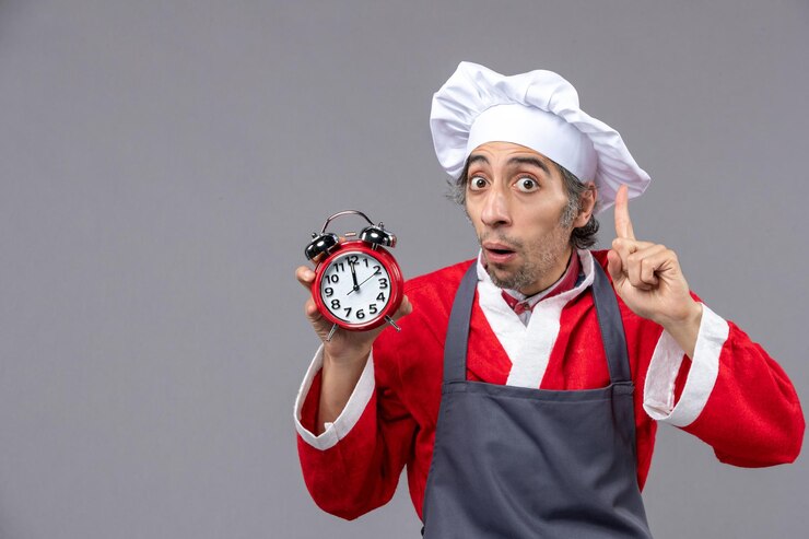 Expressieve jonge man poseren voor wintervakanties