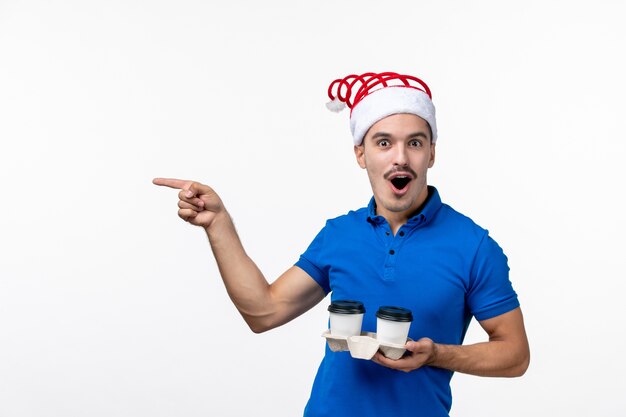 Expressieve jonge man poseren