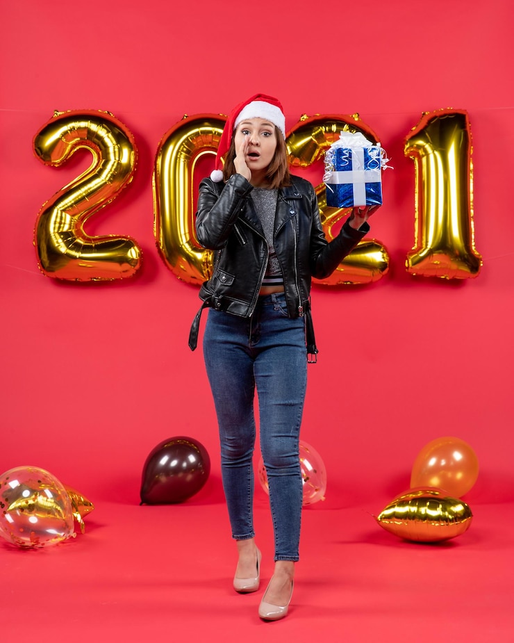 Gratis Foto expressieve jonge persoon poseren voor oudejaarsavond