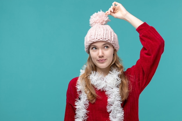 Expressieve jonge vrouw poseren