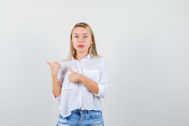 Expressieve jonge vrouw poseren
