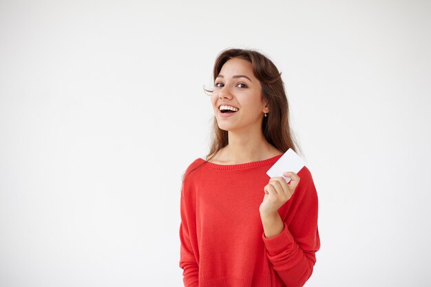 Expressieve jonge vrouw poseren