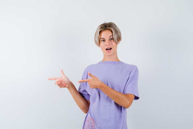 Expressieve jongen poseren in de studio