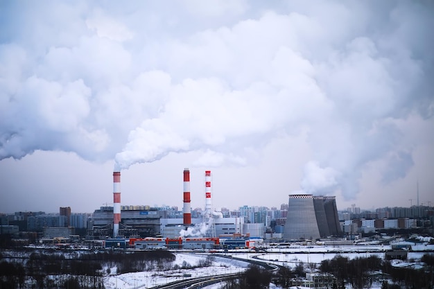 Fabriek in de stad stadsgezicht milieuprobleem van vervuiling en lucht in grote steden