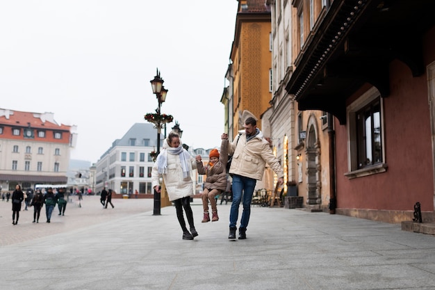 Familie genieten van een reis op hun vakantie