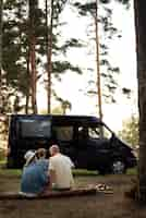 Gratis foto familie genieten van tijd op de camping