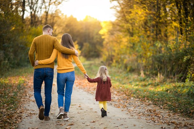 Familie in het bos