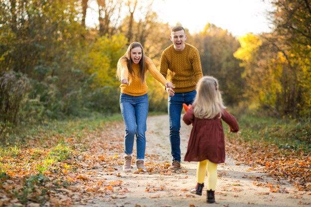 Familie in het bos