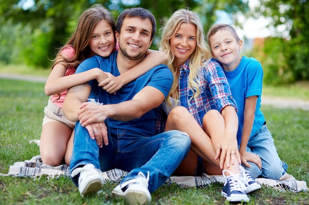 Familie in platteland