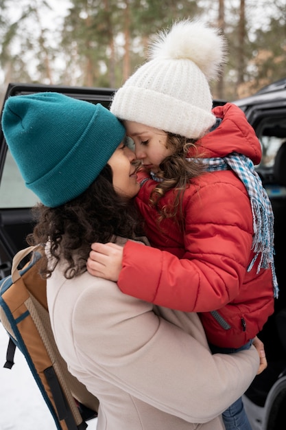 Familie plezier tijdens winter roadtrip