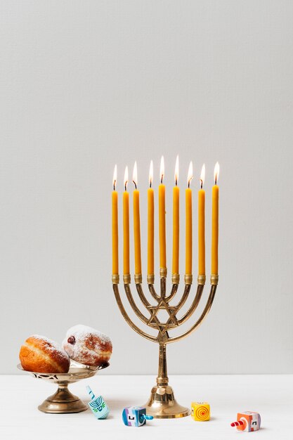 Feestelijke Hanukkah kaarsenhouder