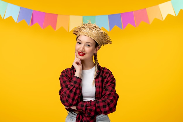 Festa junina blond schattig meisje in strohoed Braziliaans festival met kleurrijke vlaggen denken