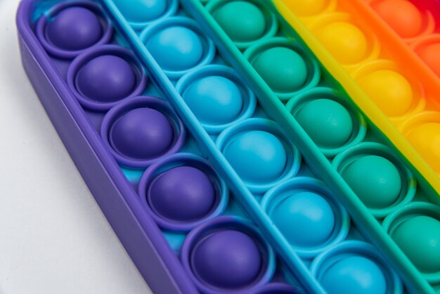 Fidget pop it toy regenboogkleur - antistress, leuk en leerzaam