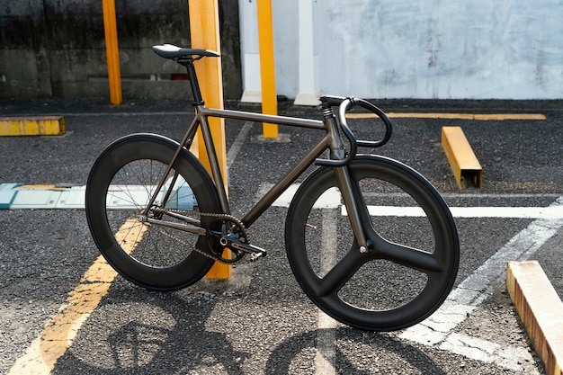 Fiets buiten in de straat