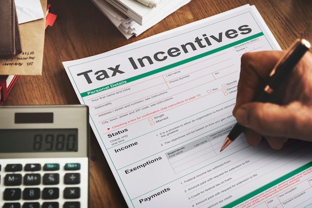 Gratis foto fiscaal incentive audit voordeel contant betaling inkomen concept