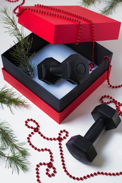 Fitness- en fitnessapparatuur met kerstthema en decoraties