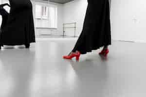 Gratis foto flamencodansers in studio