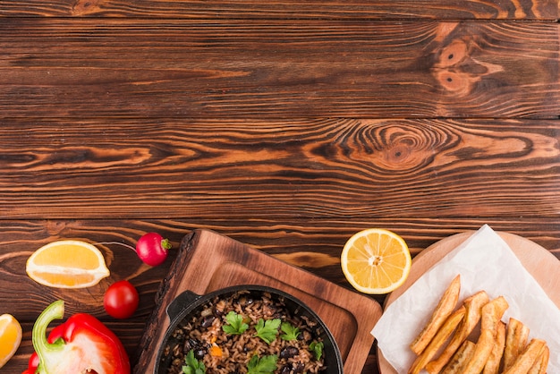 Flat lay compositie van Mexicaans eten met copyspace