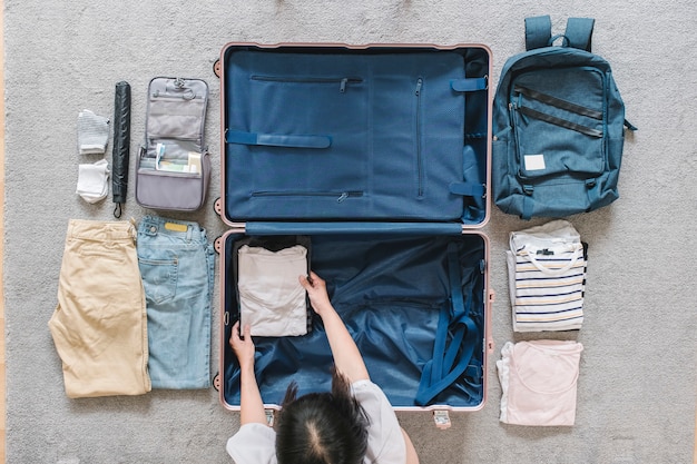 Flatlay van bagage om te reizen