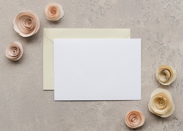 Gratis foto floral bruiloft briefpapier plat lag