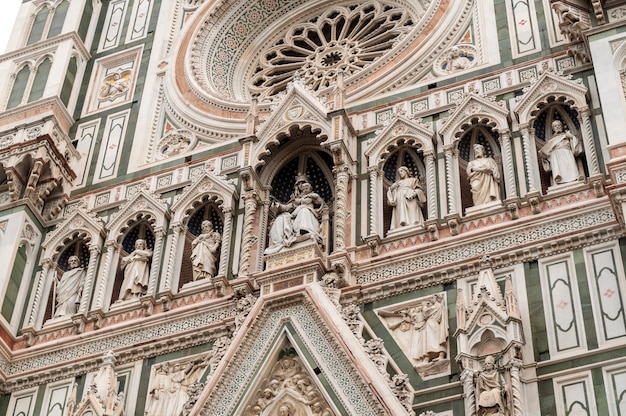 Florence italië basiliek santa maria del fiore details van de gevel