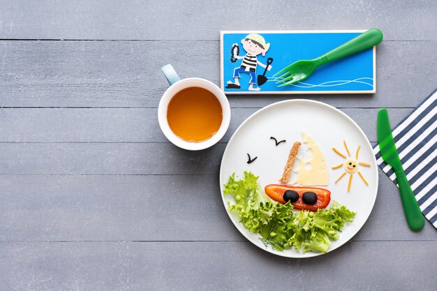 Food art zeilboot achtergrond, leuk kindereten