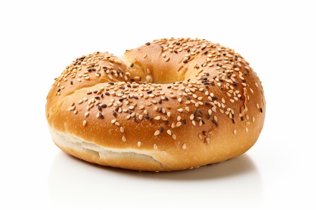 Foto van een bagelbrood dat op witte achtergrond wordt geïsoleerd