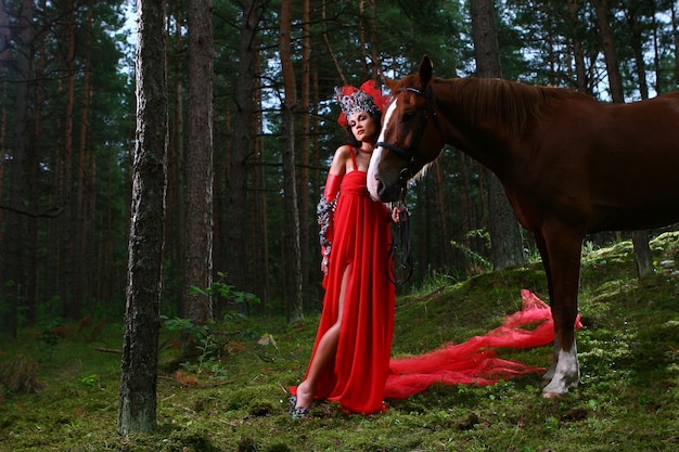 foto van glamourmeisje met paard