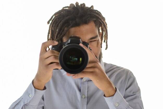 Fotograaf die foto met camera neemt