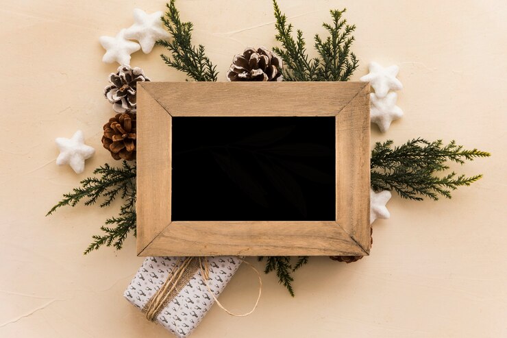 Gratis Foto fotokader op samenstelling van winkelhaken en naaldtwijgen