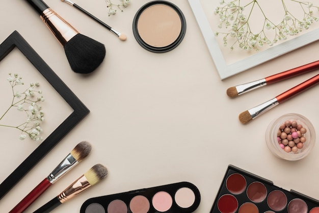 Frame gemaakt van cosmetische make-upproducten